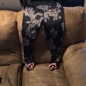 Rose pattern leggings